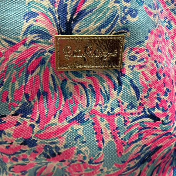Beautiful Lilly Pulitzer tote bag and wicker case - Picture 4 of 7